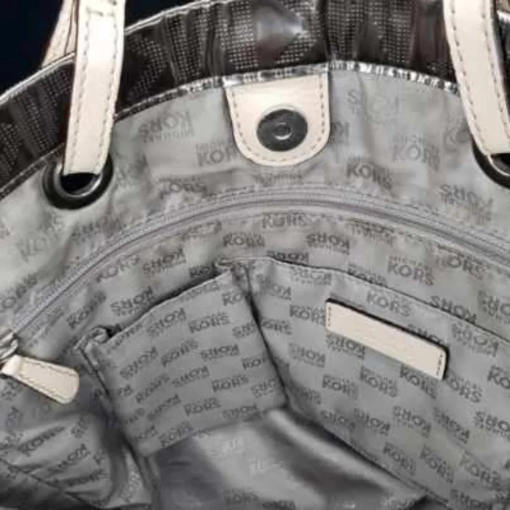 MICHAEL KORS Metallic Pewter Mirror Logo PVC & Leather North South Jet Set Tote - Picture 15 of 16